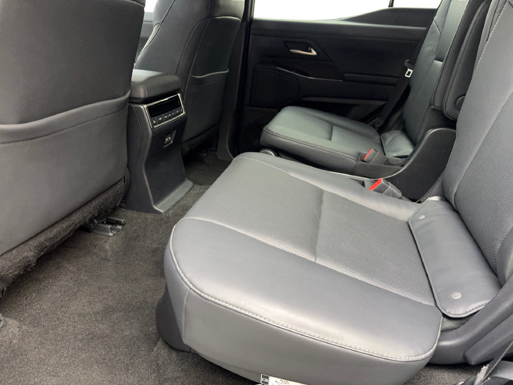 Used 2025 Lexus GX 550 w/ Cold Area Package AWD/4WD image 33