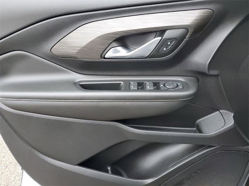 Used 2022 GMC Terrain SLE image 21
