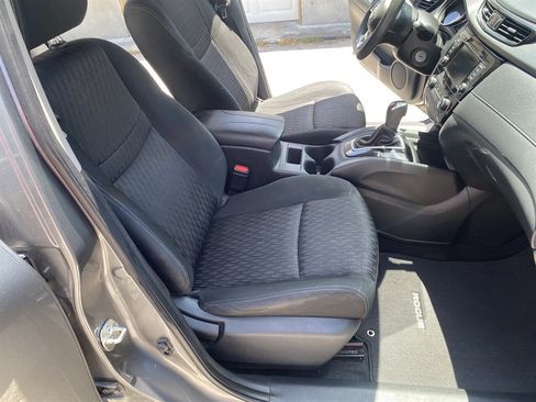 Used 2018 Nissan Rogue S AWD/4WD image 16