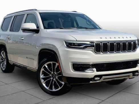 Used 2022 Jeep Wagoneer Series III w/ Premium Group I AWD/4WD image 3