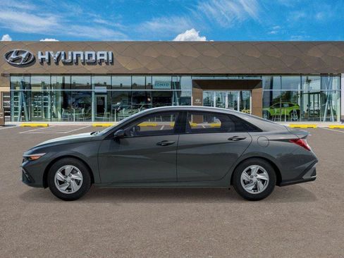 New 2026 Hyundai Elantra SE FWD image 3