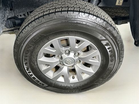 Used 2018 Toyota Tacoma SR5 image 11