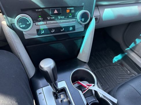 Used 2014 Toyota Camry LE FWD image 20