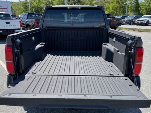 Certified 2025 Toyota Tacoma SR5 AWD/4WD image 5