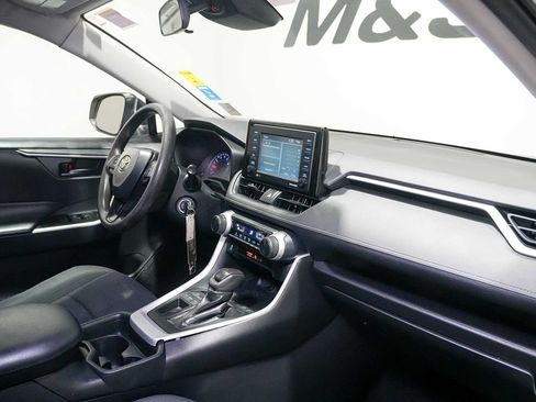 Used 2020 Toyota RAV4 LE FWD image 19