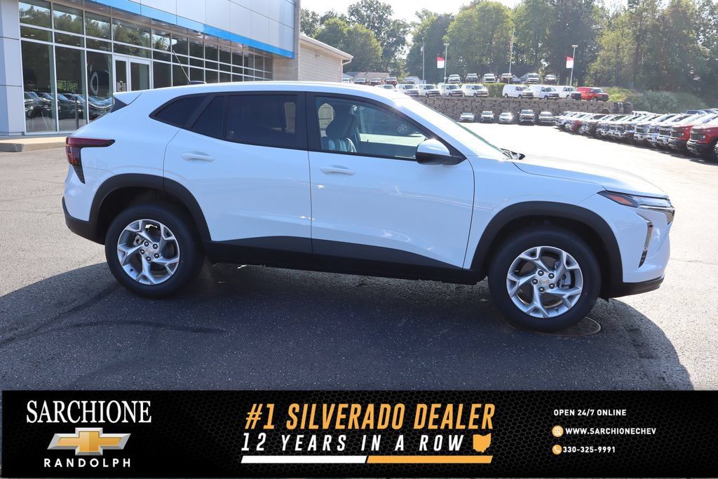 New 2026 Chevrolet Trax LS w/ LS Convenience Package FWD image 1