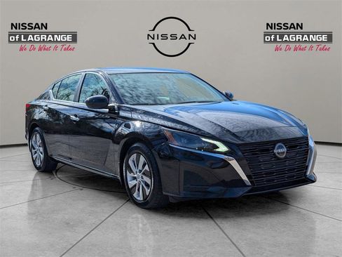Used 2023 Nissan Altima 2.5 S image 3