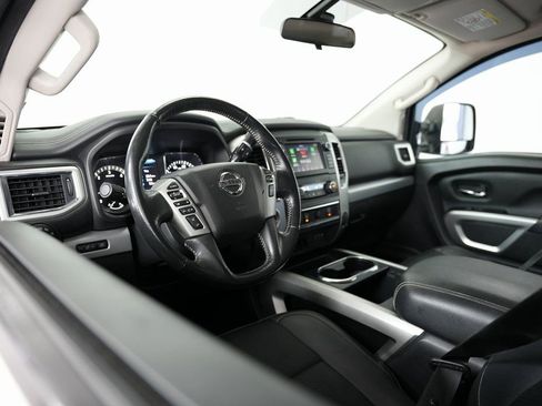 Used 2019 Nissan Titan PRO-4X image 6