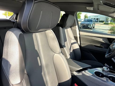 Certified 2025 Cadillac Optiq Sport 1 w/ LPO, Floor Liner Package AWD/4WD image 41