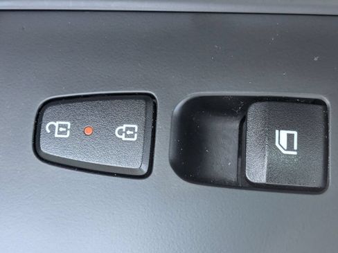 Used 2025 Hyundai Elantra Limited FWD image 35