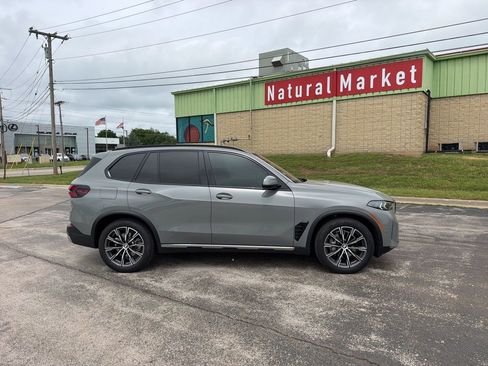 Used 2025 BMW X5 xDrive40i w/ Parking Assistance Package AWD/4WD image 2