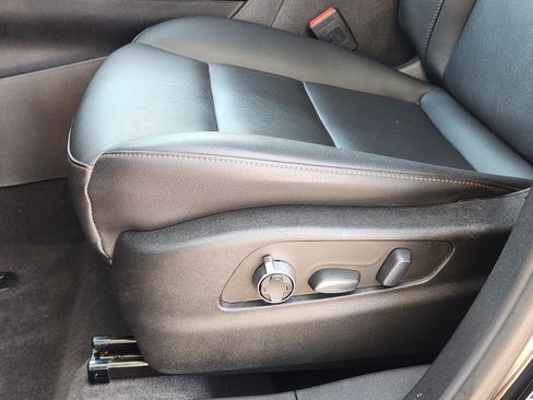 Used 2023 Cadillac XT4 Sport w/ LPO, Onyx Lite Package FWD image 32