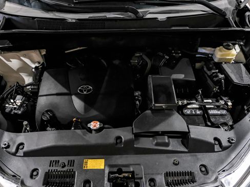 Used 2018 Toyota Highlander XLE w/ Protection Package #3 AWD/4WD image 46