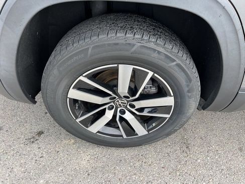 Used 2021 Volkswagen Atlas SE image 17