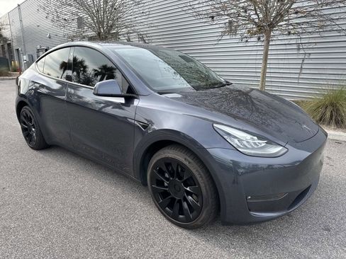 Used 2022 Tesla Model Y Long Range image 4