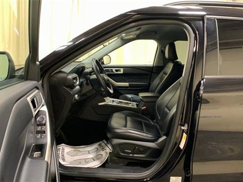 Certified 2021 Ford Explorer XLT w/ Equipment Group 202A image 32