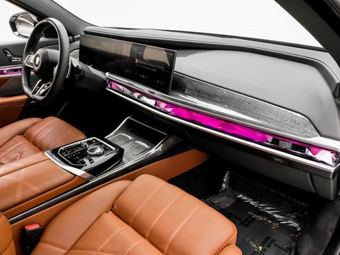 Used 2025 BMW 760i xDrive image 10