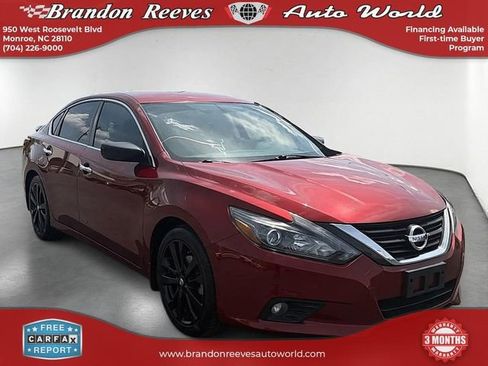 Used 2017 Nissan Altima 2.5 SR w/ Midnight Edition Package FWD image 3