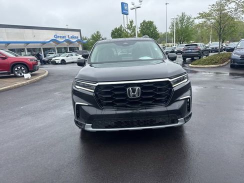 Used 2024 Honda Pilot Touring image 3