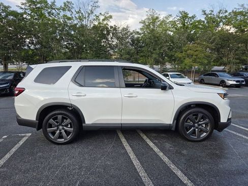 Used 2025 Honda Pilot Sport image 5
