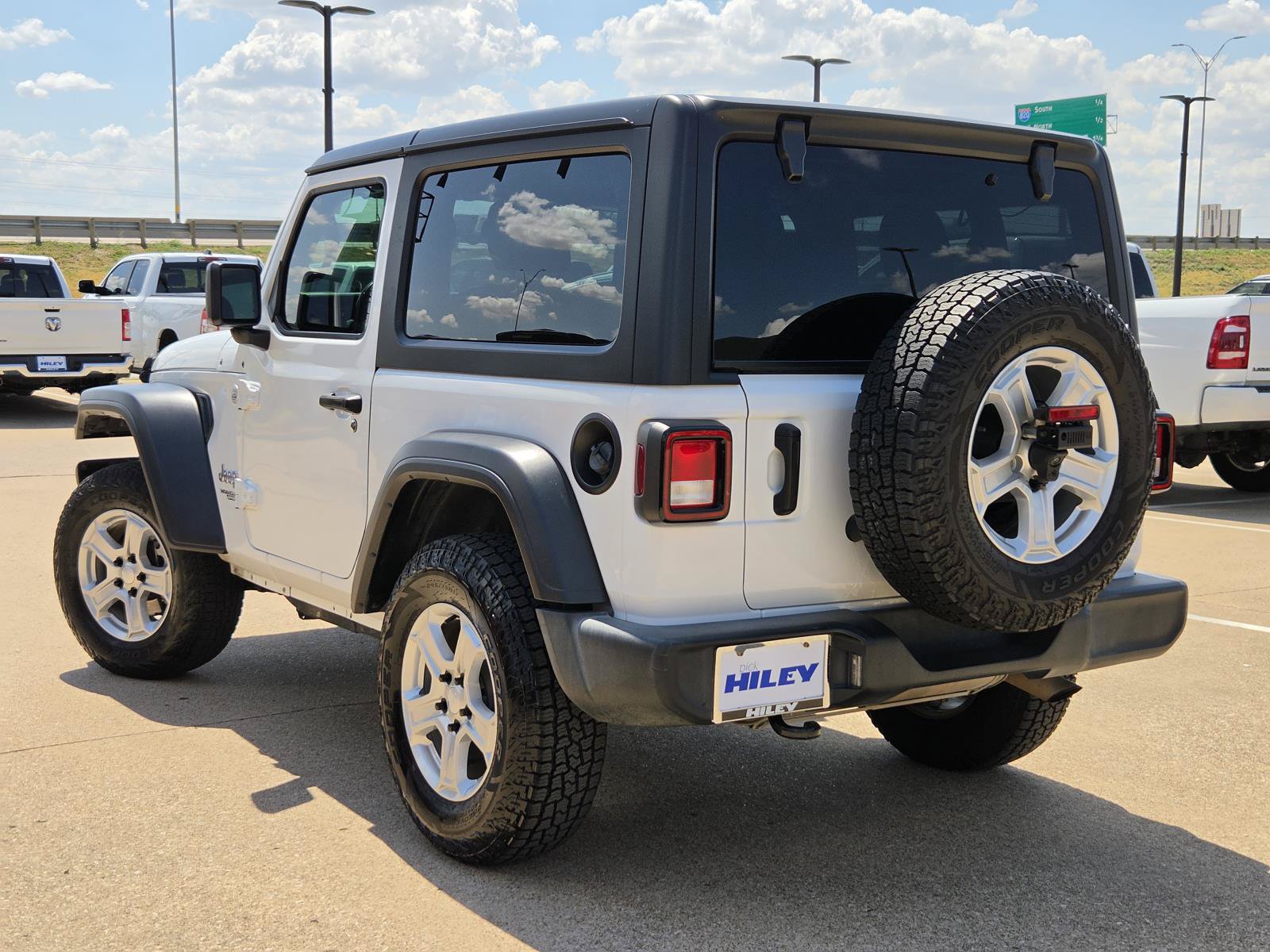 Used 2020 Jeep Wrangler Sport AWD/4WD image 3