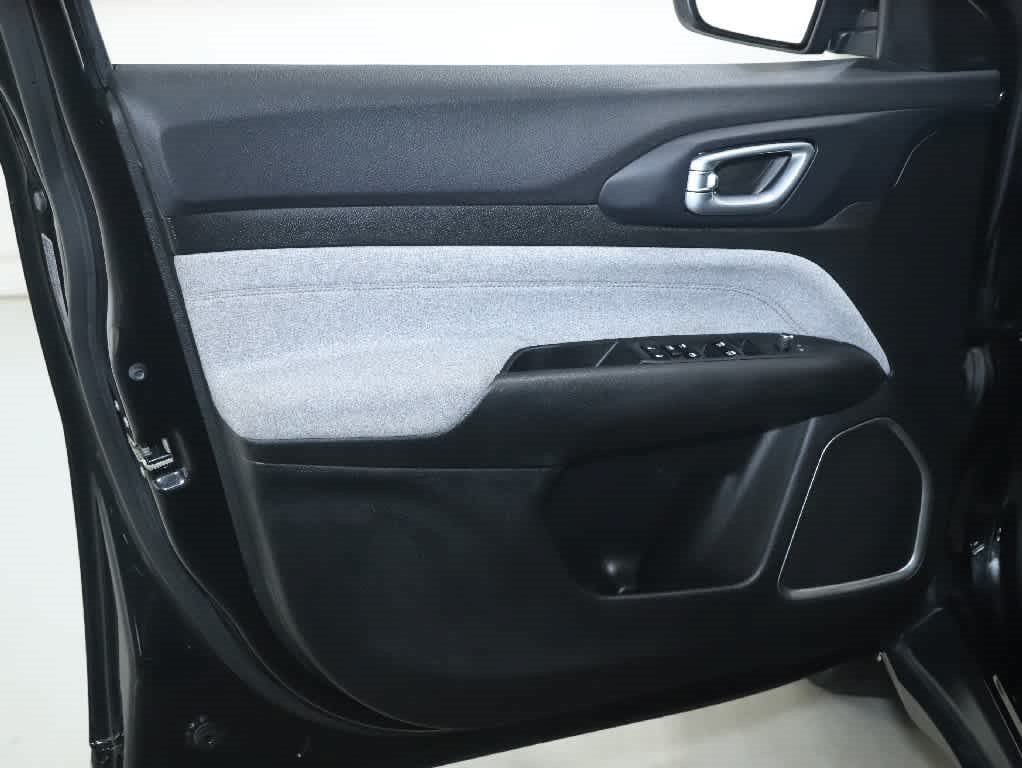 Used 2023 Jeep Compass Latitude AWD/4WD image 15