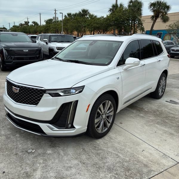 Used 2022 Cadillac XT6 Premium Luxury FWD image 4