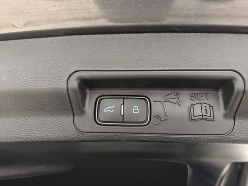 Used 2023 Ford Explorer ST-Line AWD/4WD image 16