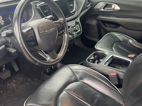 Used 2019 Chrysler Pacifica Limited w/ Advanced Safetytec Group FWD image 1