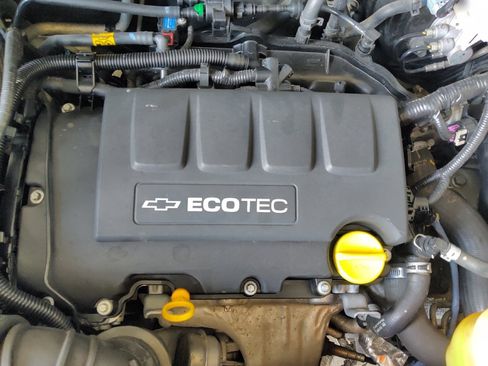 Used 2020 Chevrolet Trax LT w/ LT Convenience Package FWD image 30