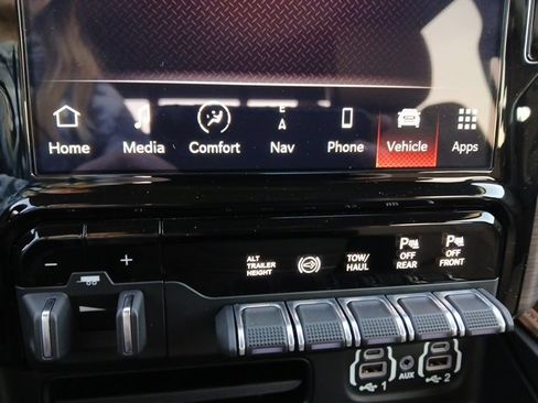 Used 2024 RAM 3500 Limited w/ Towing Technology Group image 33