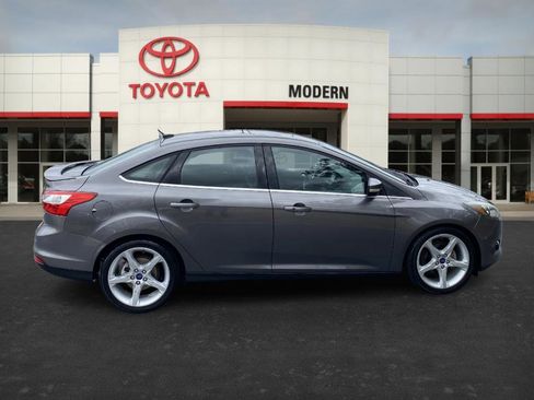 Used 2013 Ford Focus Titanium w/ Titanium Handling Pkg image 4