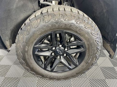 Used 2025 Chevrolet Silverado 1500 Custom Trail Boss AWD/4WD image 9