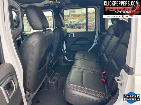 Used 2022 Jeep Wrangler Unlimited Sahara AWD/4WD image 11