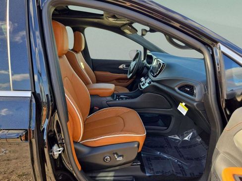 New 2026 Chrysler Pacifica Pinnacle w/ Trailer Tow Group image 26