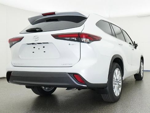 New 2026 Toyota Highlander Limited image 24