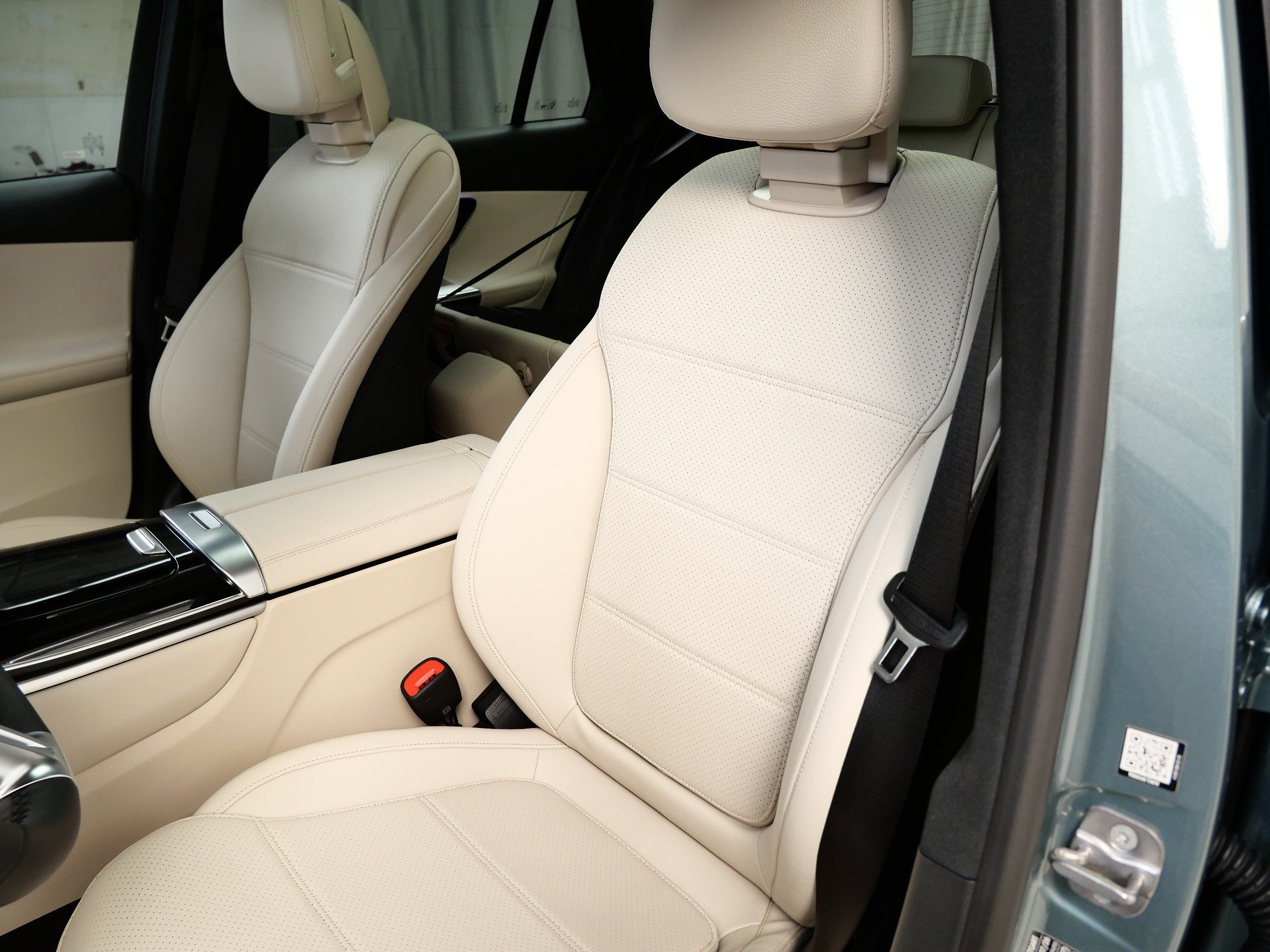 New 2027 Mercedes-Benz GLC 300 4MATIC image 3