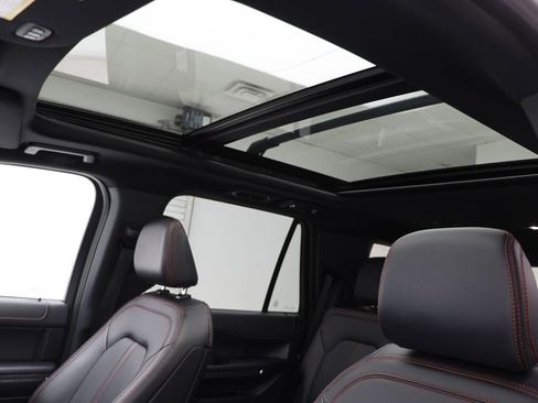 Used 2022 Ford Expedition Limited image 18
