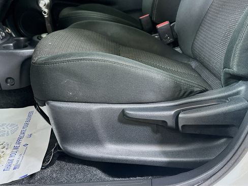 Used 2019 Nissan Versa SV FWD image 18