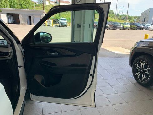 Used 2021 Chevrolet TrailBlazer LS FWD image 21