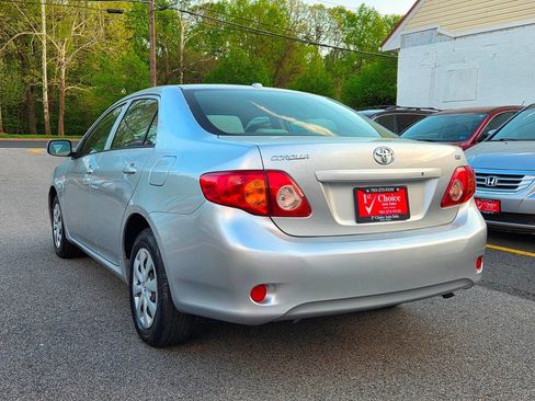 Used 2010 Toyota Corolla LE image 2