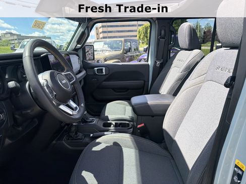 Used 2024 Jeep Wrangler Unlimited Sahara w/ Technology Group AWD/4WD image 17