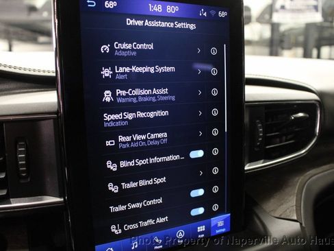 Used 2020 Ford Explorer Platinum w/ Premium Technology Package AWD/4WD image 23
