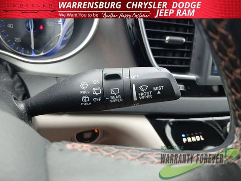 Used 2020 Chrysler Pacifica Touring-L FWD image 19