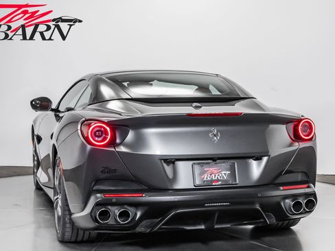 Used 2020 Ferrari Portofino RWD image 19