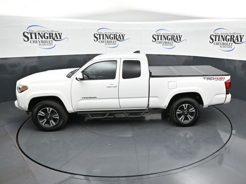Used 2017 Toyota Tacoma TRD Sport w/ Tow Package (A/T) AWD/4WD image 21
