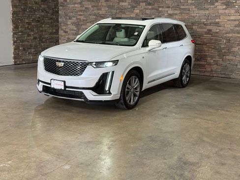 Used 2020 Cadillac XT6 Premium Luxury FWD image 3