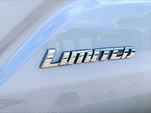 Used 2025 Toyota Tacoma Limited AWD/4WD image 12