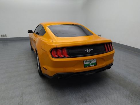 Used 2018 Ford Mustang Coupe RWD image 6