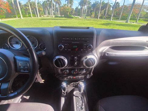 Used 2014 Jeep Wrangler Unlimited Rubicon w/ Connectivity Group AWD/4WD image 16